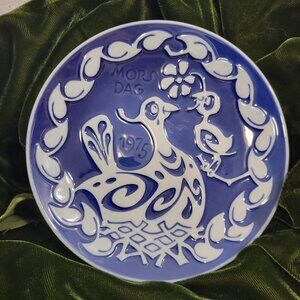 Royal Copenhagen 1975 Mother's Day Fajance Plate